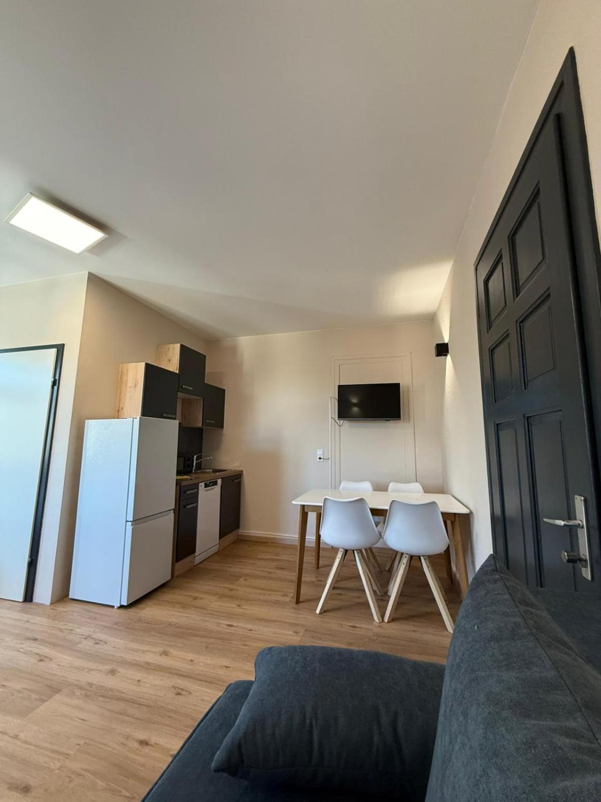 Crown Living Villa Blumenau Studios, Smarttv, Parkplatz Lustenau Exterior foto